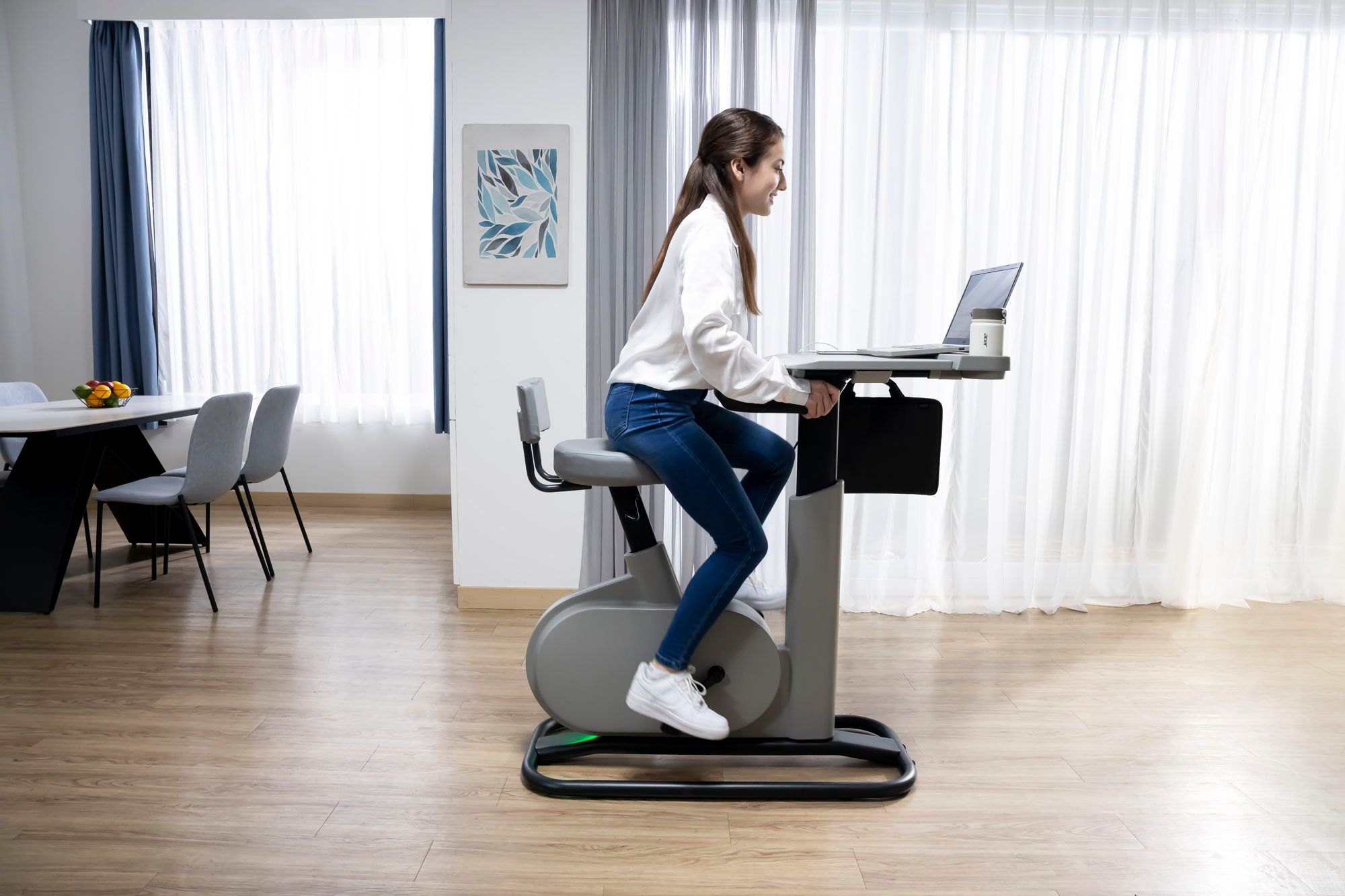 A person cycling and working simultaneously on the Acer eKinekt BD 3.