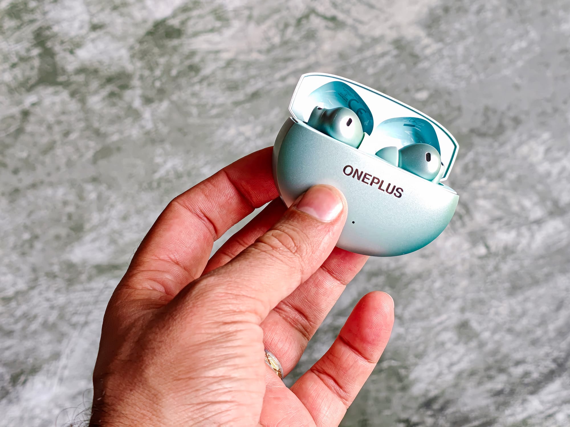 Person holding the OnePlus Buds 4.