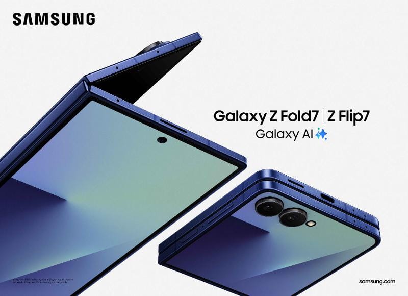 Newly launhced Samsung Galaxy Z Fold 7 on the left and Z Flip 7 In the right both in blue color.