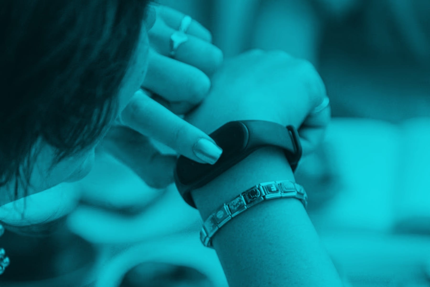 Person using Bee Band. 