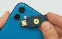 You can now protect your pricey iPhone with a hardware security key