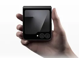 2025 will finally be the year when majority carries a flip phone in their pocket