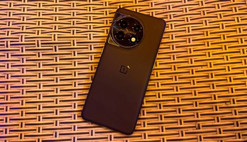 rear side of the oneplus 11