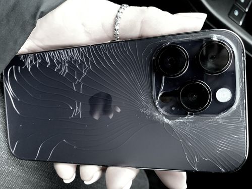 Broken glass on iPhone 14 Pro