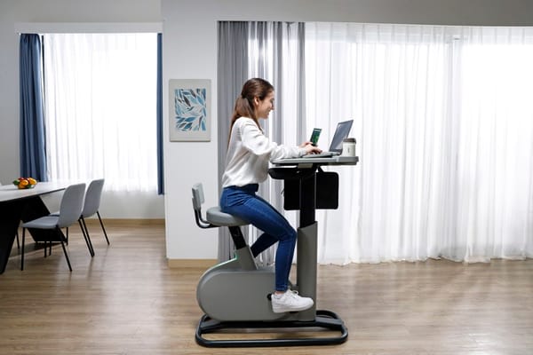 A person using the Acer eKinekt BD 3.